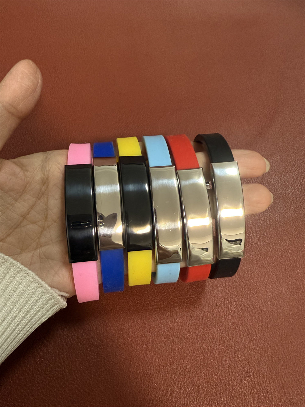 Personalized silicone bracelet with stainless steel plate and buckle
