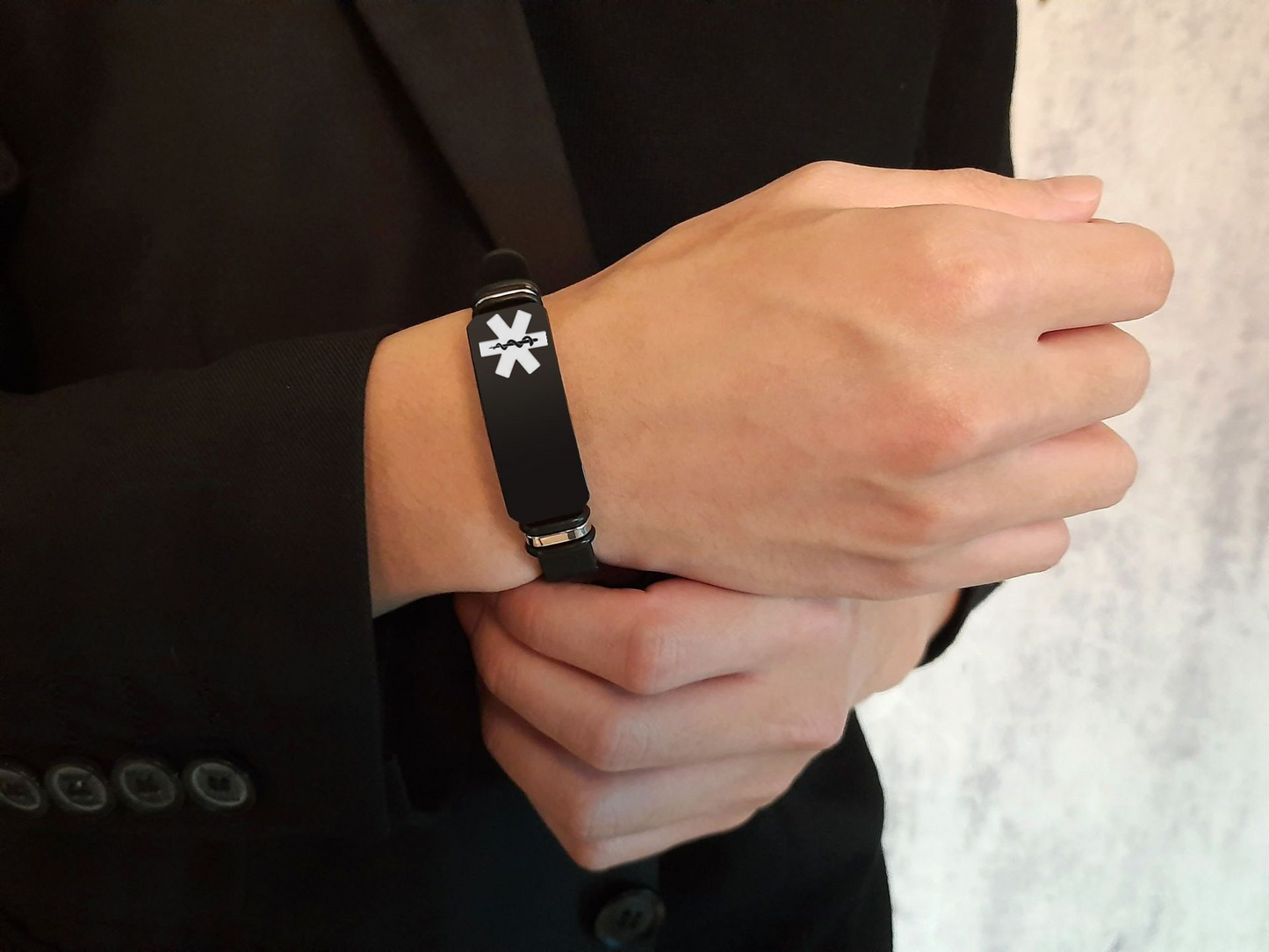 Adjustable Personalized Medical Alert Awareness Silicone Bracelet Customized ID Wristband for Emergency, with Aid Bag
